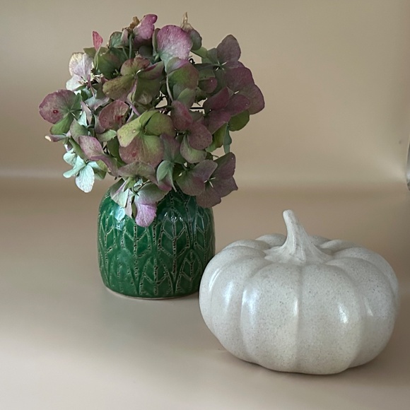 Small Green Vase and Pumpkin Decor - Picture 6 of 10